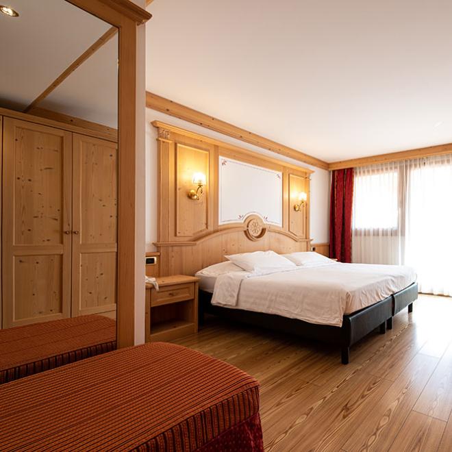 hotelcristinapinzolo en family-suite 014